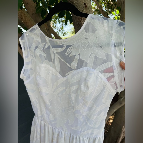 Gorgeous s.g.gilbert White Dress - Picture 7 of 16